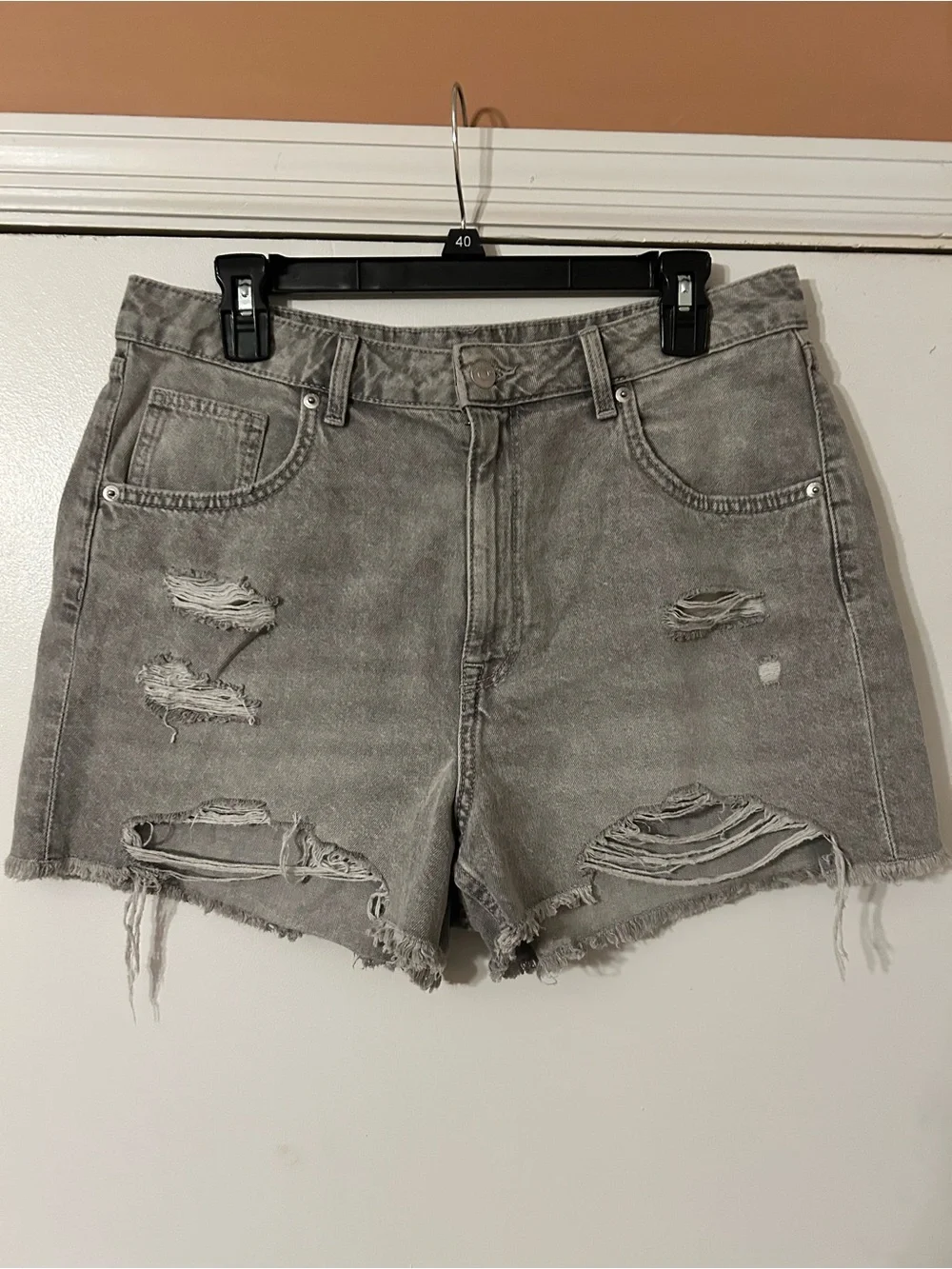 H&M Divided Distressed Gray Denim Shorts – Size 12